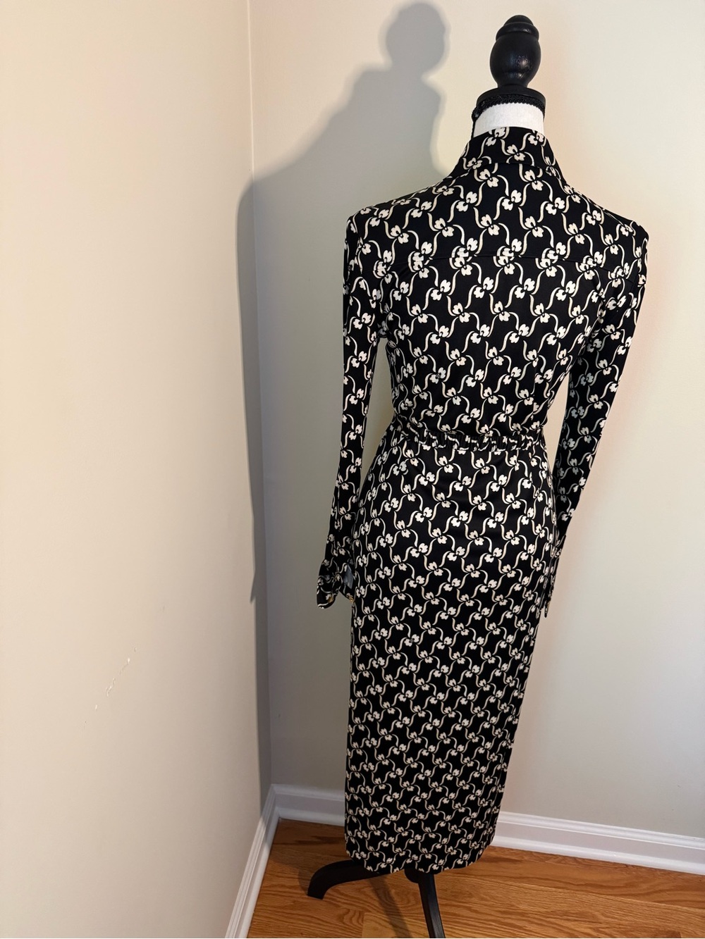 Tory Burch Black Long Sleeve Shirt Dress with Cream Chain Motif - Picture 3 of 7